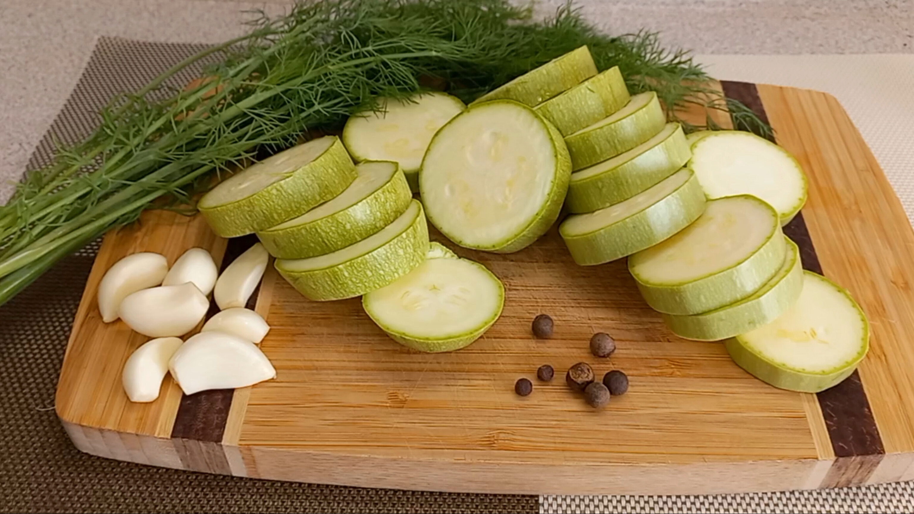 Сохраняйте рецепт сразу! Малосольные кабачки - Хрустят как огурчики!