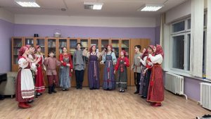 Фольклорный ансамбль Травонька - Марусенька пшниченьку жала, Комар шуточку шутил