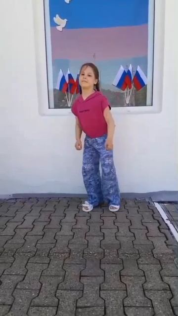 Танцуй, пока молодой!" 🎶