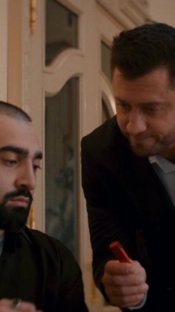 Суета начинается...🌚 | Ещё больше темных дел в сериале «Жизнь по вызову» на KION