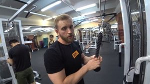 Упражнения на трицепс в зале. Как накачать трицепсы