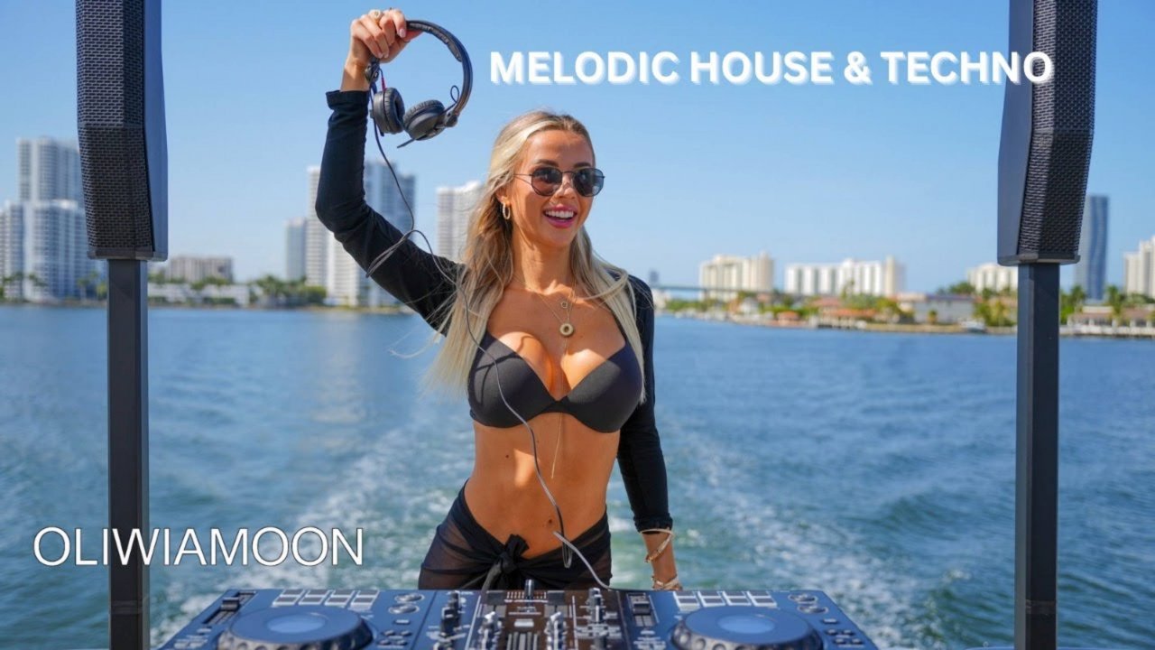 OLIWIA MOON | Melodic House & Techno DJ Set on a Yacht