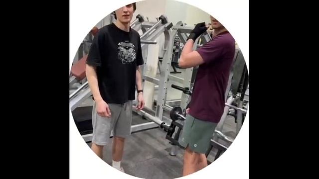 СТРЕЙ СПАРОДИРОВАЛ СИТУАЦИЮ С РОСТИКОМ🤣 | STRAY228 смотреть онлайн