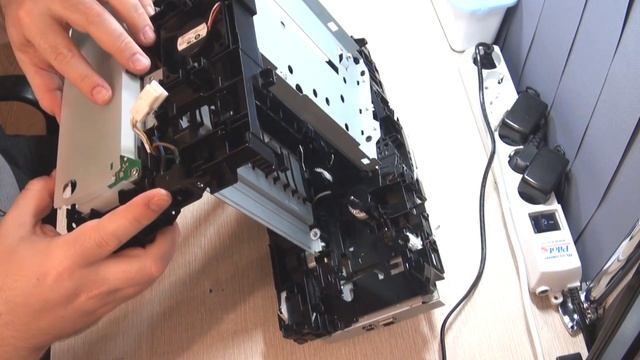 Сборка лазерного принтера Brother MFC-L2740DWR смотреть онлайн