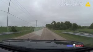 Дикая погоня на автомобилях пронеслась по полю и взлетно-посадочной полосе аэропорта в Фон-дю-Лаке