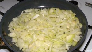 Говяжья печень с луком