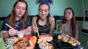 Роллы, шашлык. Мукбанг