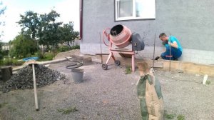 Наконецто доделал отмостку у дома.....