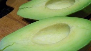 Cалат с курицей и авокадо