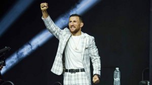Двалишвили защитил титул чемпиона UFC в легчайшем весе