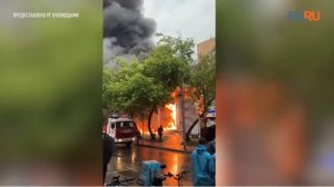 Фасад "Семеновского пассажа" загорелся в Москве