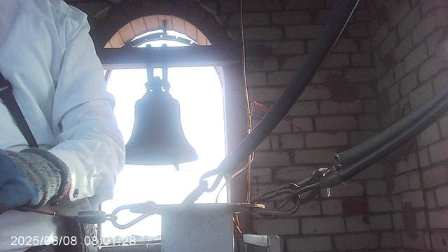Звон к началу Божественной Литургии 8 июня 2025: трезвон - С Праздником Пресвятой Троицы