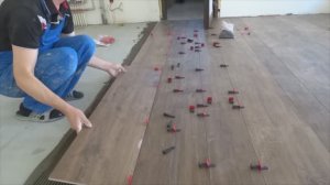 Что лучше полы под паркет плиткой ИЛИ .