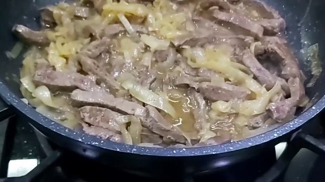 Печень с луком и с соевым соусом. смотреть онлайн