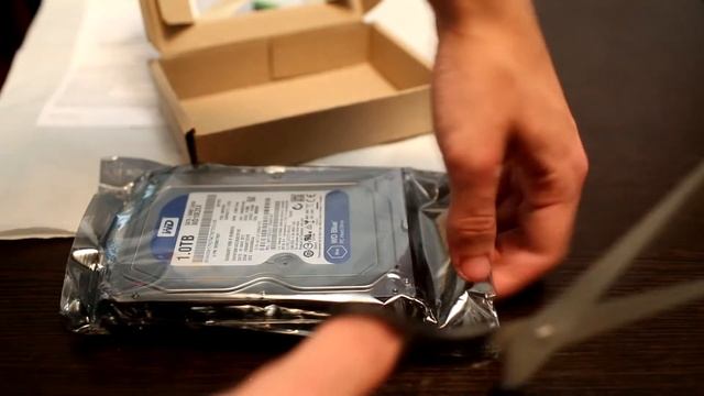 Розпакування жорсткого диску Western Digital Blue 1TB WD10EZEX 3.5 SATA I смотреть онлайн