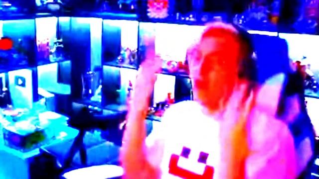 ПЯТЁРКА БОМБИТ НА СТРОИТЕЛЕЙ В FORTNITE | НО ЗАВОКОДЕН НА Mi смотреть онлайн