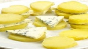 Картофель и сыр с плесенью