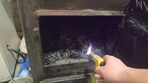 Как и чем проще всего разжечь уголь если нет ни дров не