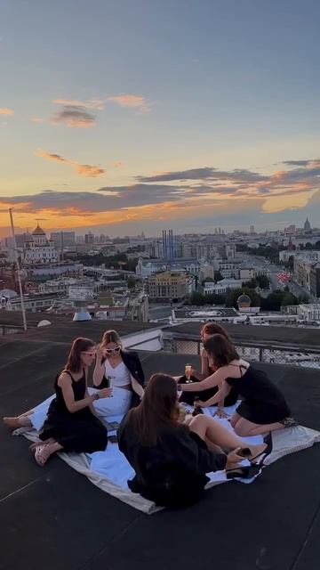 Пикник на крыше здания в Москве: Экстремальные развлечения Агентства Экстрима АХАА