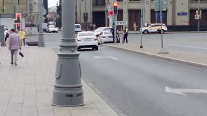 Как работают сотрудники ДПС ГИБДД в городе Москва. Очень интересный видос.