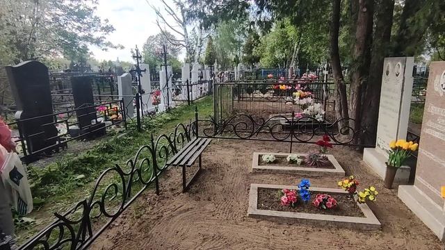 На кладбище в Шилово.mp4 смотреть онлайн