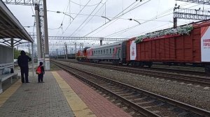 Л-4372+ТЭМ18ДМ-2192 с поездом Победы следует по ст. Курган-Пригород