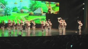 Яркое болгарское хоро от ансамбля 'Разноцвет' - 'Честита, Баба Марта!'