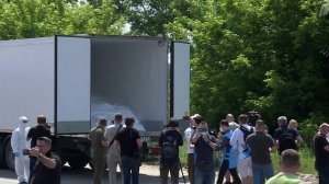 В Брянской области журналистам показали фуры с телами украинских военных