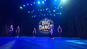 Выступление танцевально коллектива Тянись к звездам