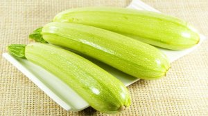 Малосольные вкусные кабачки. Салат из свежих кабачков.