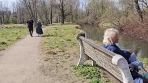 Индийский муж пригласил меня на кофе в Хлебную Усадьбу. Парк в нашей деревне. Индиец в России.