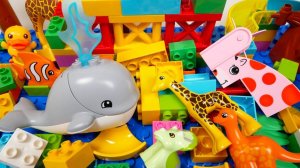 ИГРАЕМ В КОНСТРУКТОР СТРОИМ ГОРКИ ДЛЯ ДЕТЕЙ С ИГРУШКАМИ КАНАЛ ДЛЯ ДЕТЕЙ ИГРАЛКИ-ЗАЛИПАЛКИ