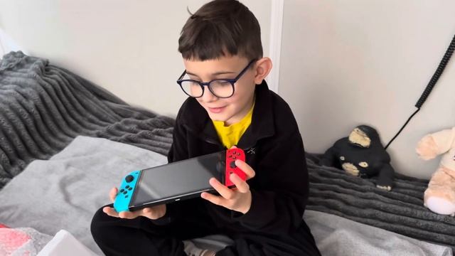 РАСПАКОВЫВАЮ СВОЙ НОВЫЙ НИНТЕНДО СВИТЧ! смотреть онлайн