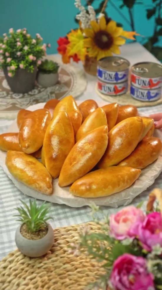 Пирожки в духовке с тунцом
