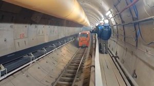 Проходческий локомотив в Красноярском метро