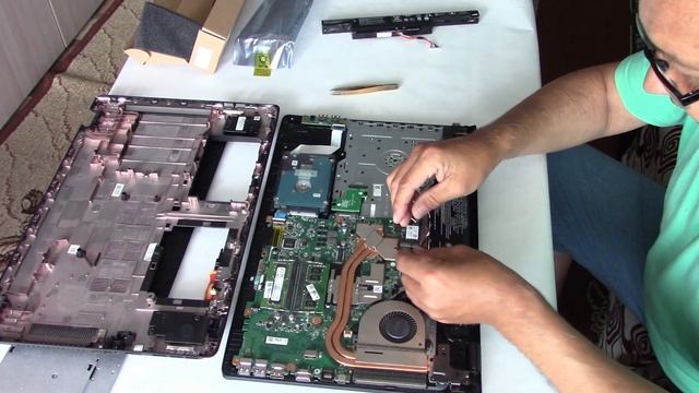 Замена аккумулятора на ноутбуке Ecer E5-774G-71E4 смотреть онлайн