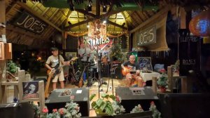 The Districters и Electric Roses выездной концерт в Mui ne