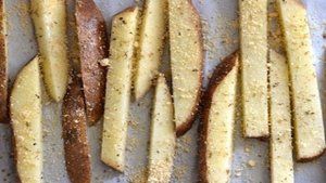 Картофель по-деревенски с сыром и специями