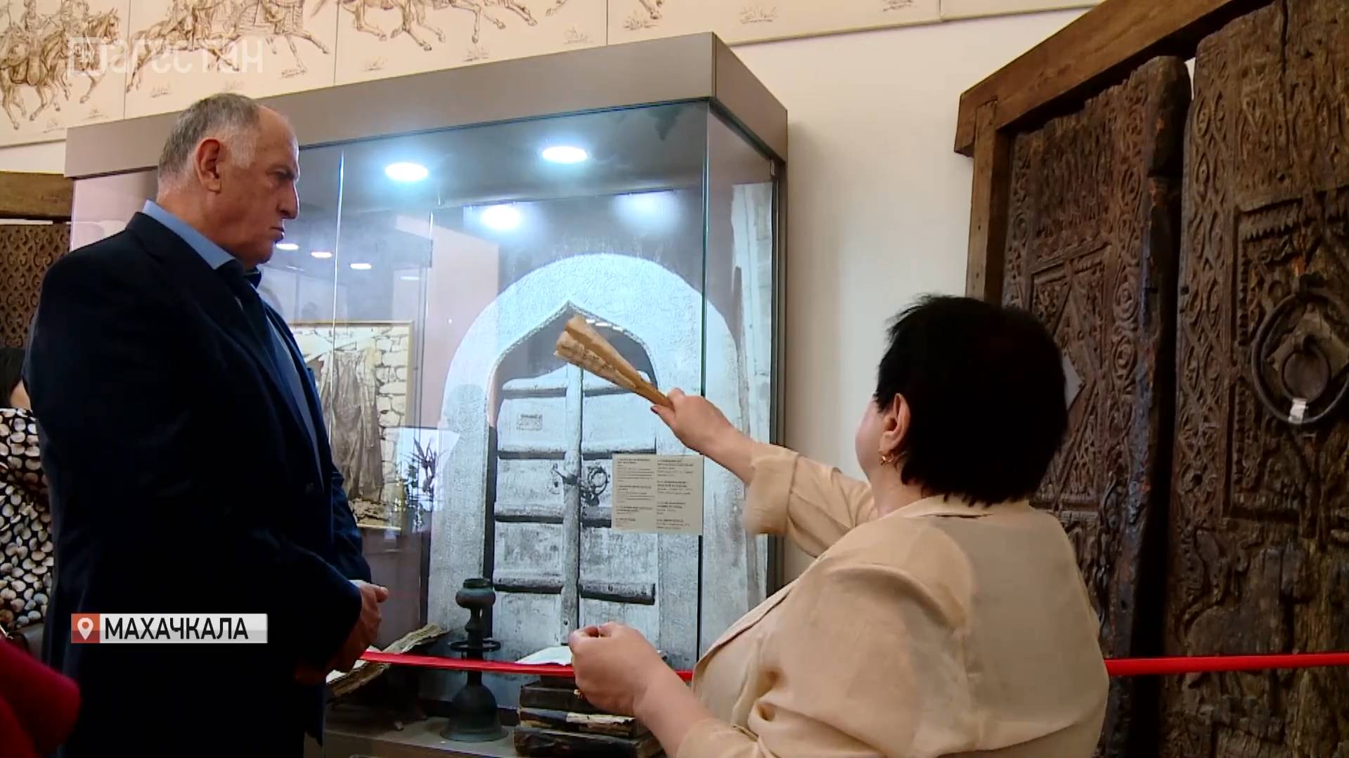 Абдулмуслим Абдулмуслимов посетил национальный музей имени Тахо-Годи