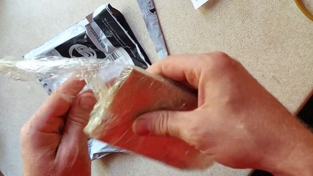 Розпаковка посилки с розетки - батарейки Varta CR2032 смотреть онлайн