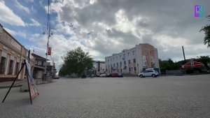 На Шлагбаумской сносят аварийные деревья! Будьте внимательны!