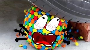 Измельчение Хрустящих и мягких вещей! Игрушки Ужасов ПРОТИВ Автомобильного Колеса-Каракули на Испанс