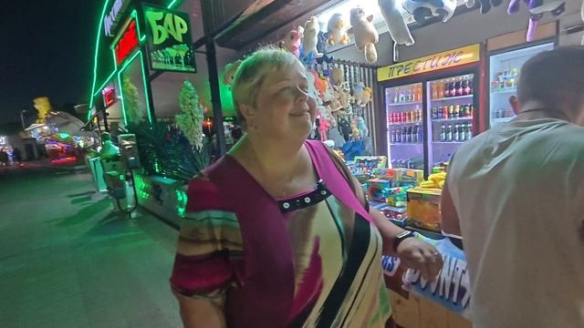 Ночная прогулка по набережной и танцы в ресторане