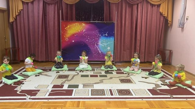 КЛАВЕСЫ  ЛОЖКИ  МЯЧИКИ.  Музыкально-ритмическая игра ДВА ДРУЖКА. Кто по мостику пойдёт ...