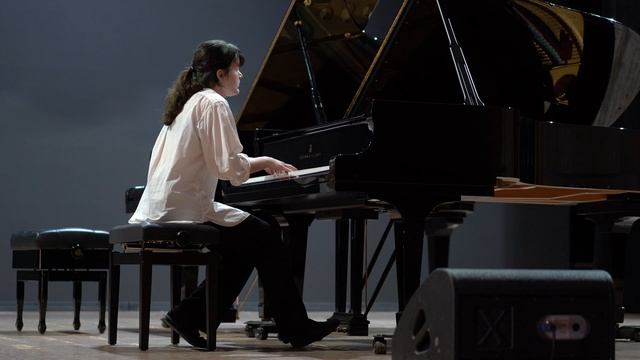 Играет Лидия Захарова