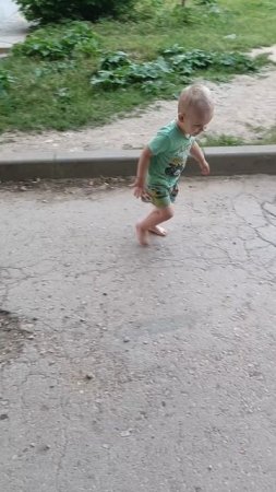 Босоногий мальчик
#shorts