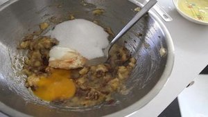 Банановые маффины с финиками и семечками