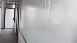 Стекло вместо стен как перегородки меняют офис без капитального ремонта