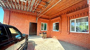 Отличный дом 200 кв.м. 27 соток 4 комнаты. Краснодарский край, Новокубанский р-он, ст. Бесскорбная.