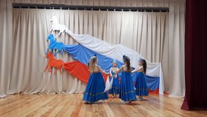 танец "Гляжу в озера синие"